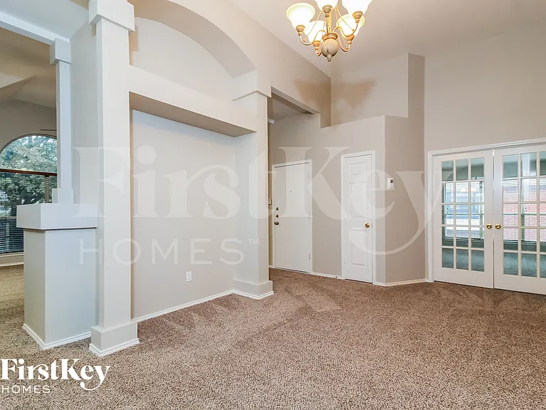 1233 Logan Dr — Photo 6