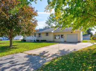 6810 52nd St S #S, Muscatine, IA 52761