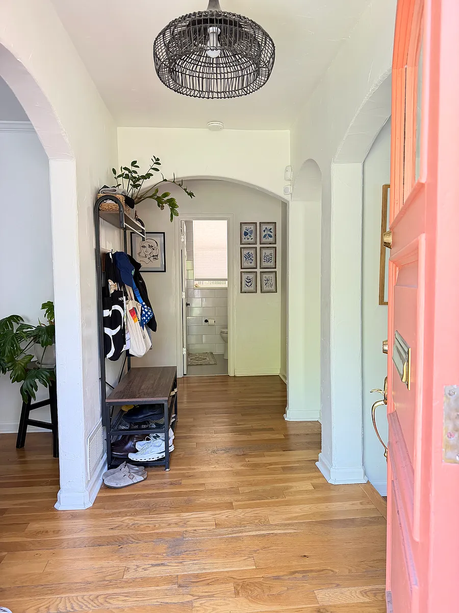 Entryway - 630 Ash St