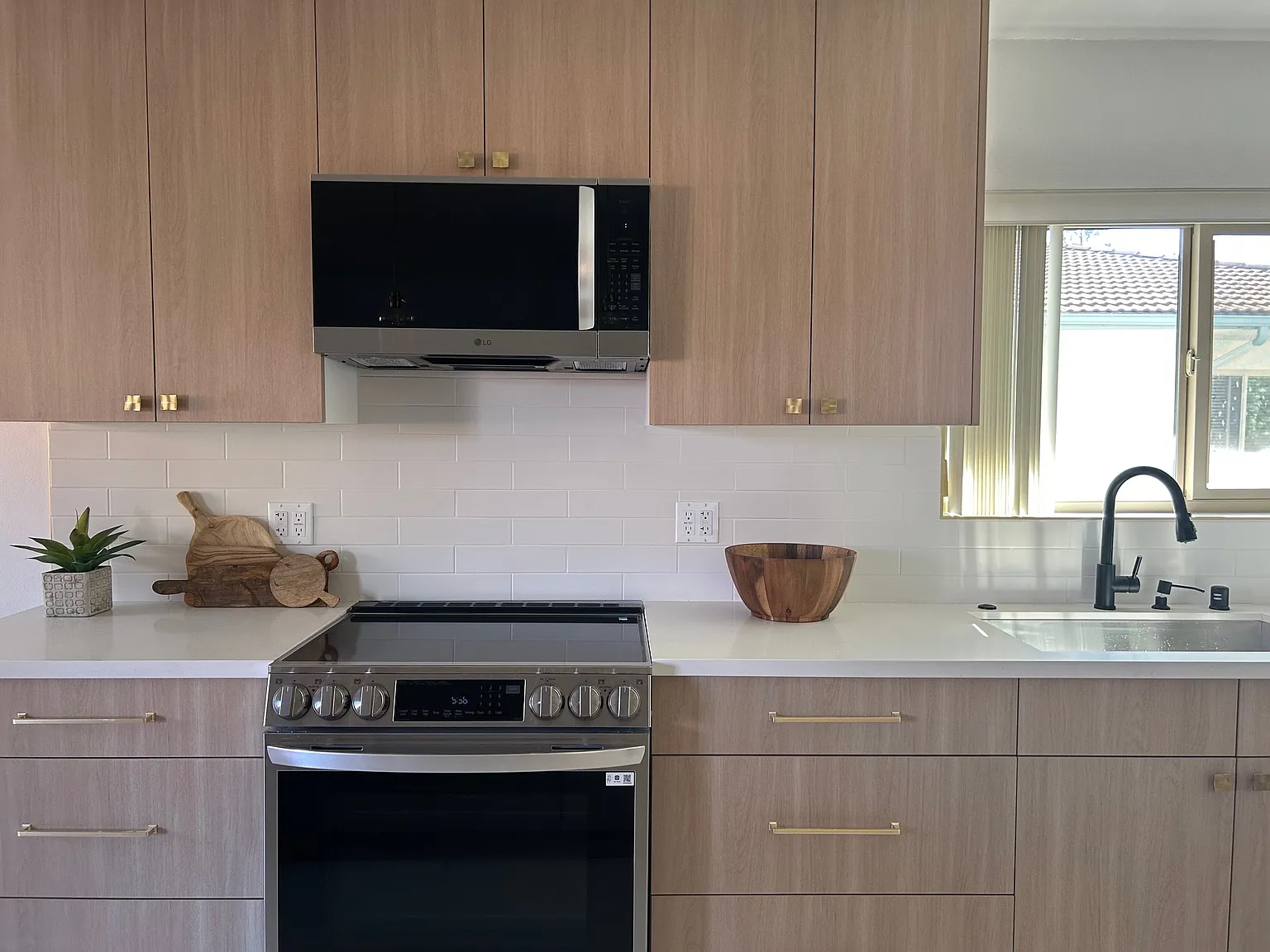 3 bed, $4,275 — Photo 1