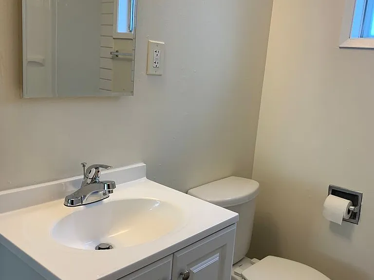 C2402 - Maple Court Apartments — Photo 25