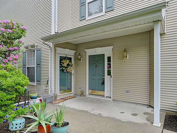 4th image of 293 Riverwalk Way