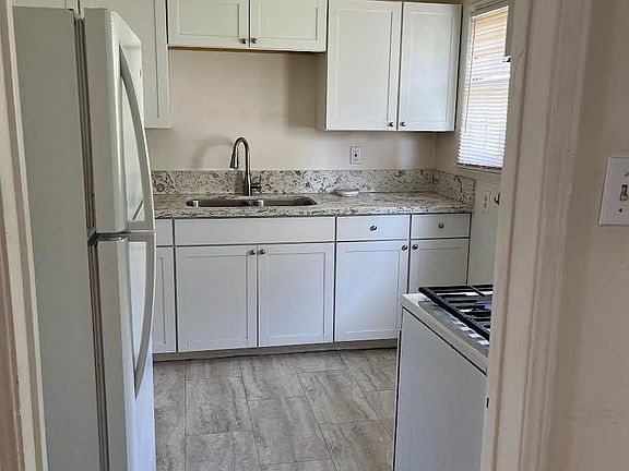 4th image of 5216 E Broadway