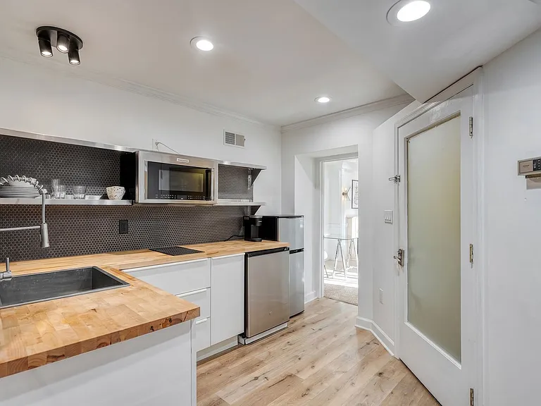 411-411 1/2 Walnut St — Photo 3