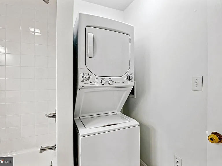 817 T St NW #B — Photo 9