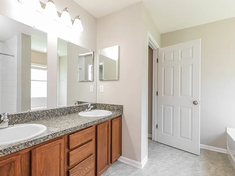 1033 Bains Lake Dr — Photo 11