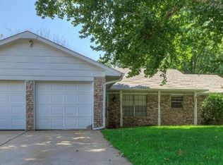 1704 Willow Brook St, Moore, OK 73160