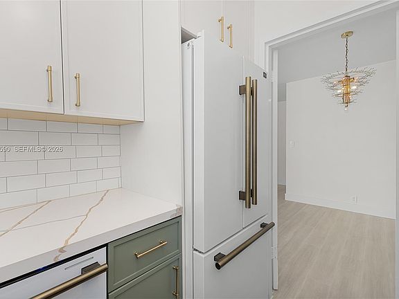 4th image of 4747 Collins Ave APT 709