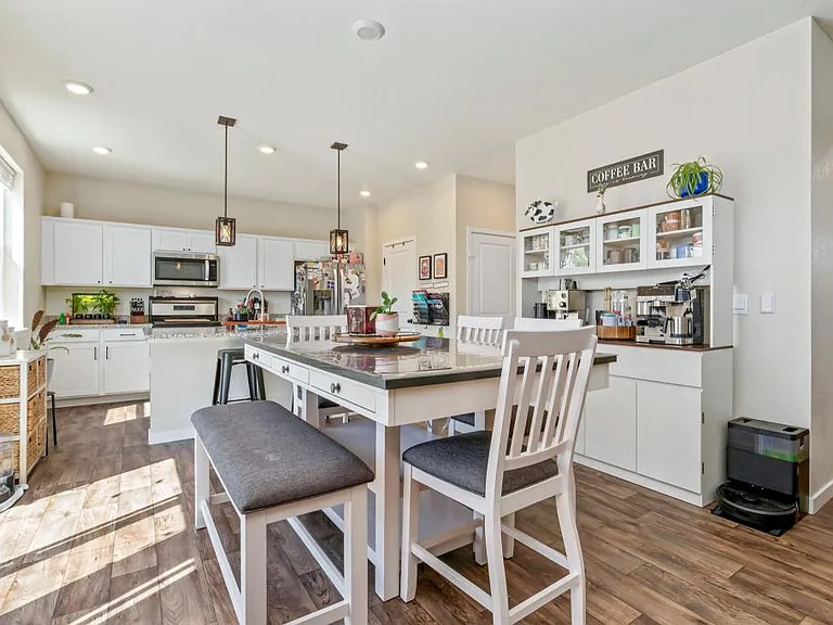 276 Swallow Rd — Photo 6