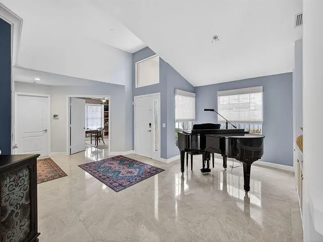 108 Eagleton Ln — Photo 4