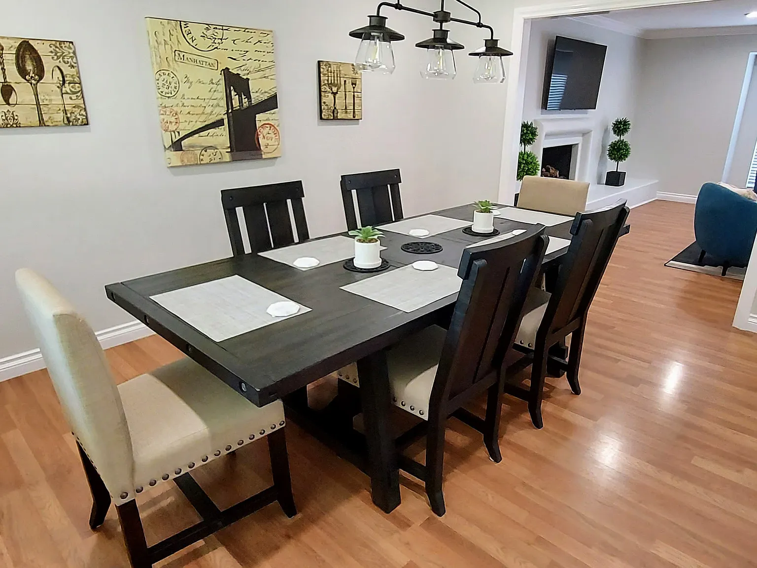4 bed, 2.5 bath, 2800 sqft, $11,000 — Photo 4