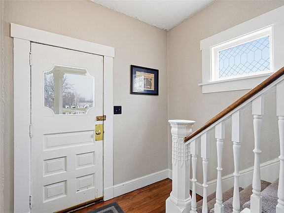 4th image of 260 NE Maple Ave