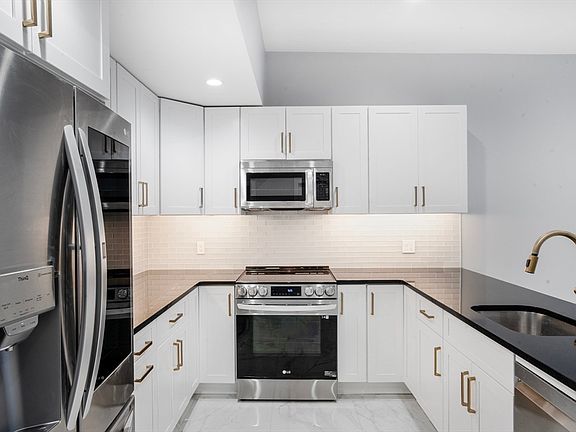 3rd image of 290 Beacon St #R