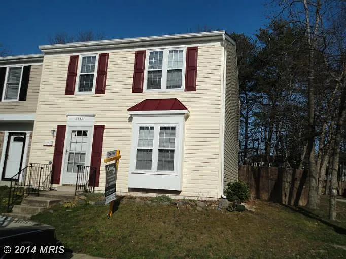 2547 Robinson Pl photo 1