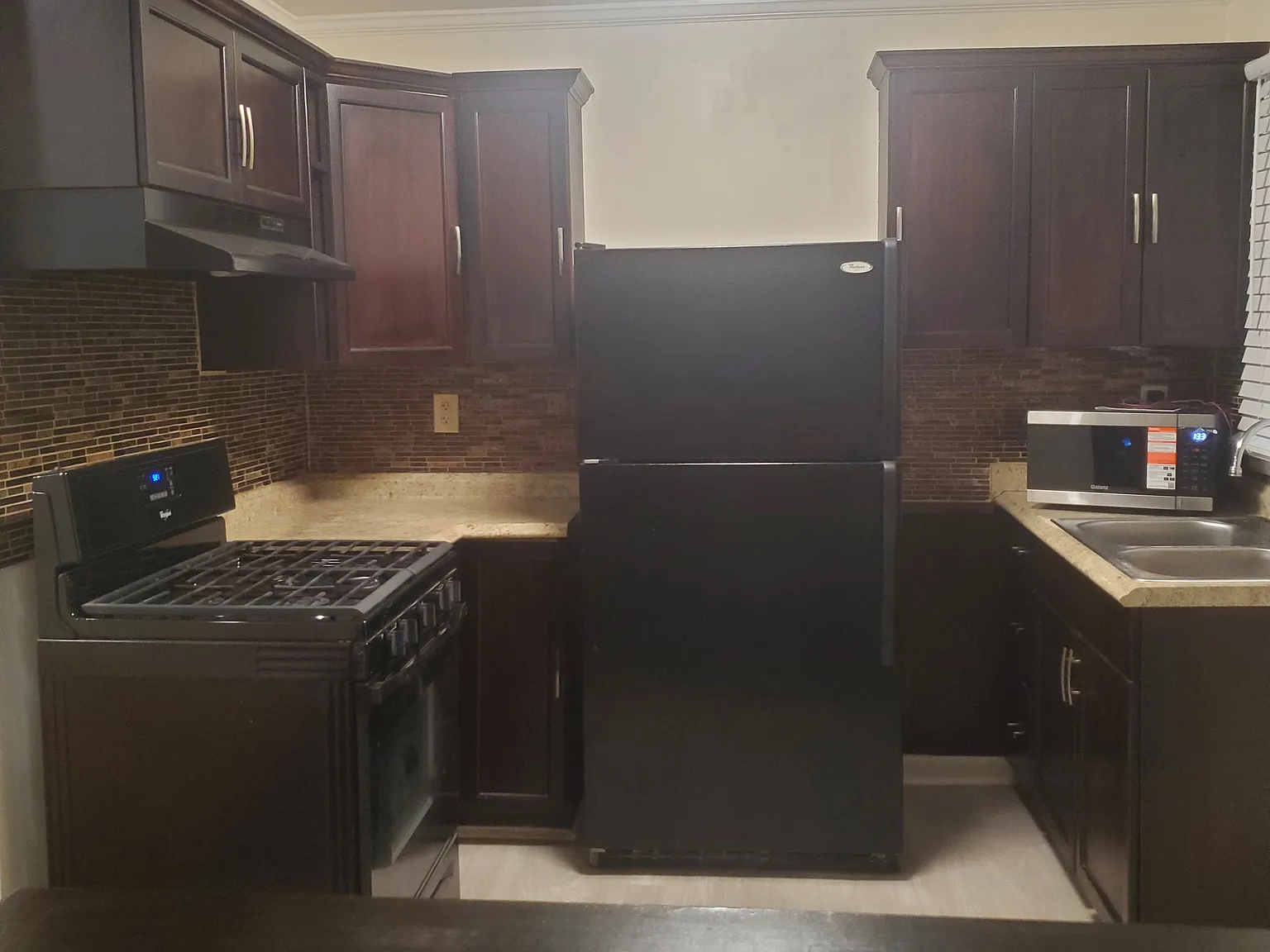 3 bed, 1450 sqft, $2,250 — Photo 4