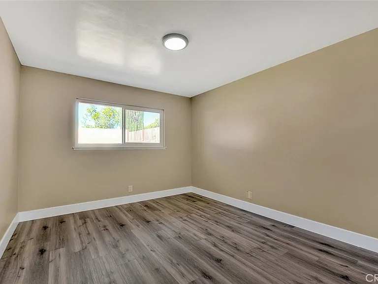 340 W Caroline St — Photo 13