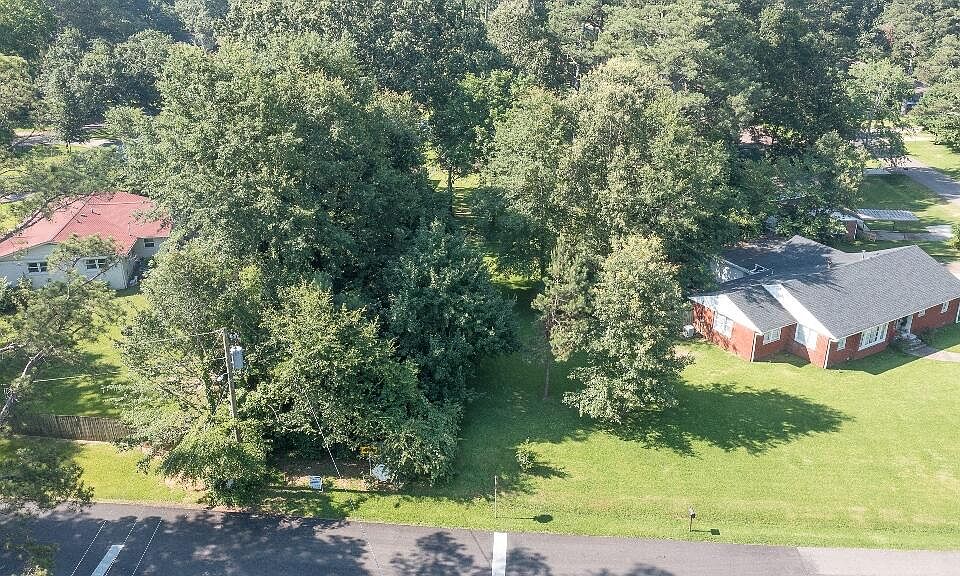 2nd image of 798 Pine Cir