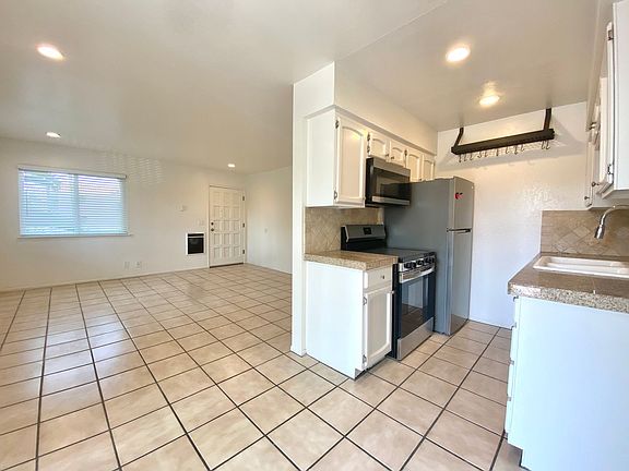 3rd image of 131 Burton Cir N #1015-2