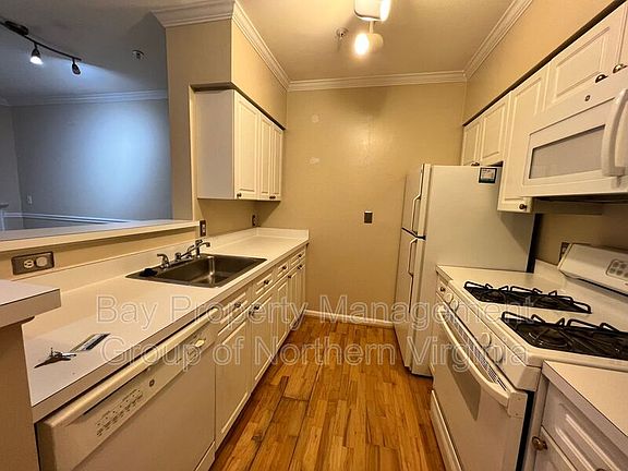 4th image of 12915 Alton Sq APT 220