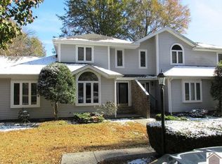 902 Stonebrook Dr, Paducah, KY 42003