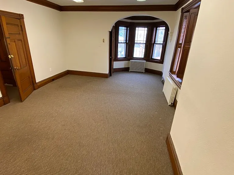 50 E Court St — Photo 10