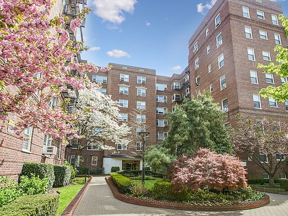 3rd image of 6861 Yellowstone Blvd APT 218