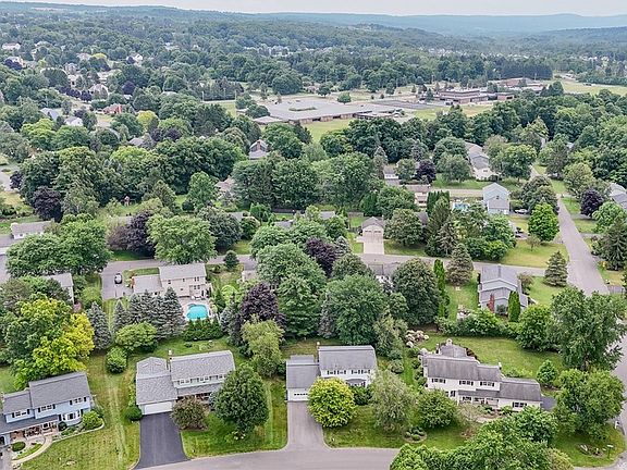 3rd image of 4744 Edgeworth Dr