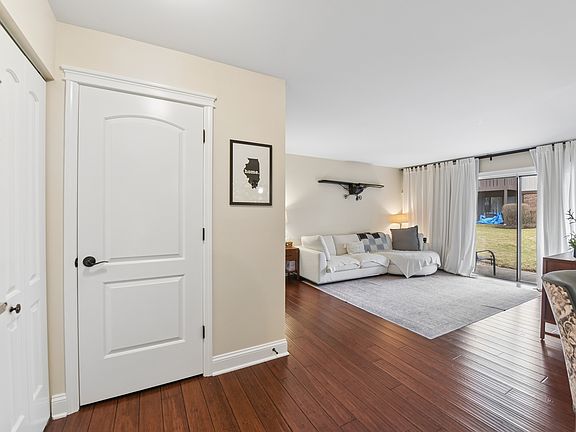 3rd image of 1223 Sandhurst Ct Unit D-1