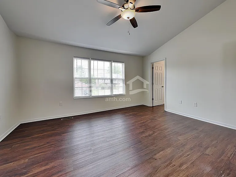 2831 Coachlight Ln — Photo 12