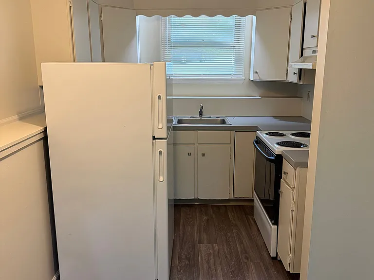 72 Marsh Rd #11 — Photo 3