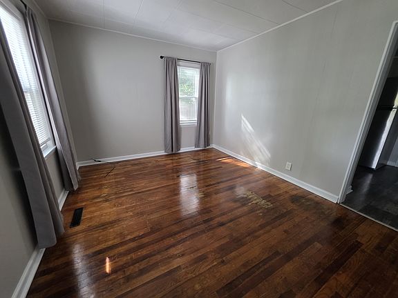 5th image of 27023 Vance St