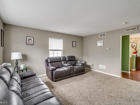 4th image of 300 Caribou Ln