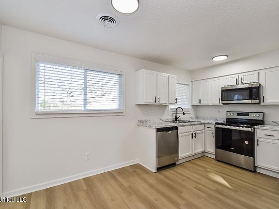 5th image of 8271 Whitehead Dr