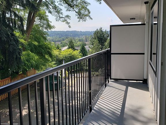 3rd image of 9110 Redmond Woodinville Rd NE APT 303