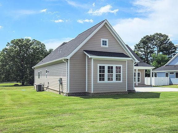 2nd image of 17839 Alma Ln