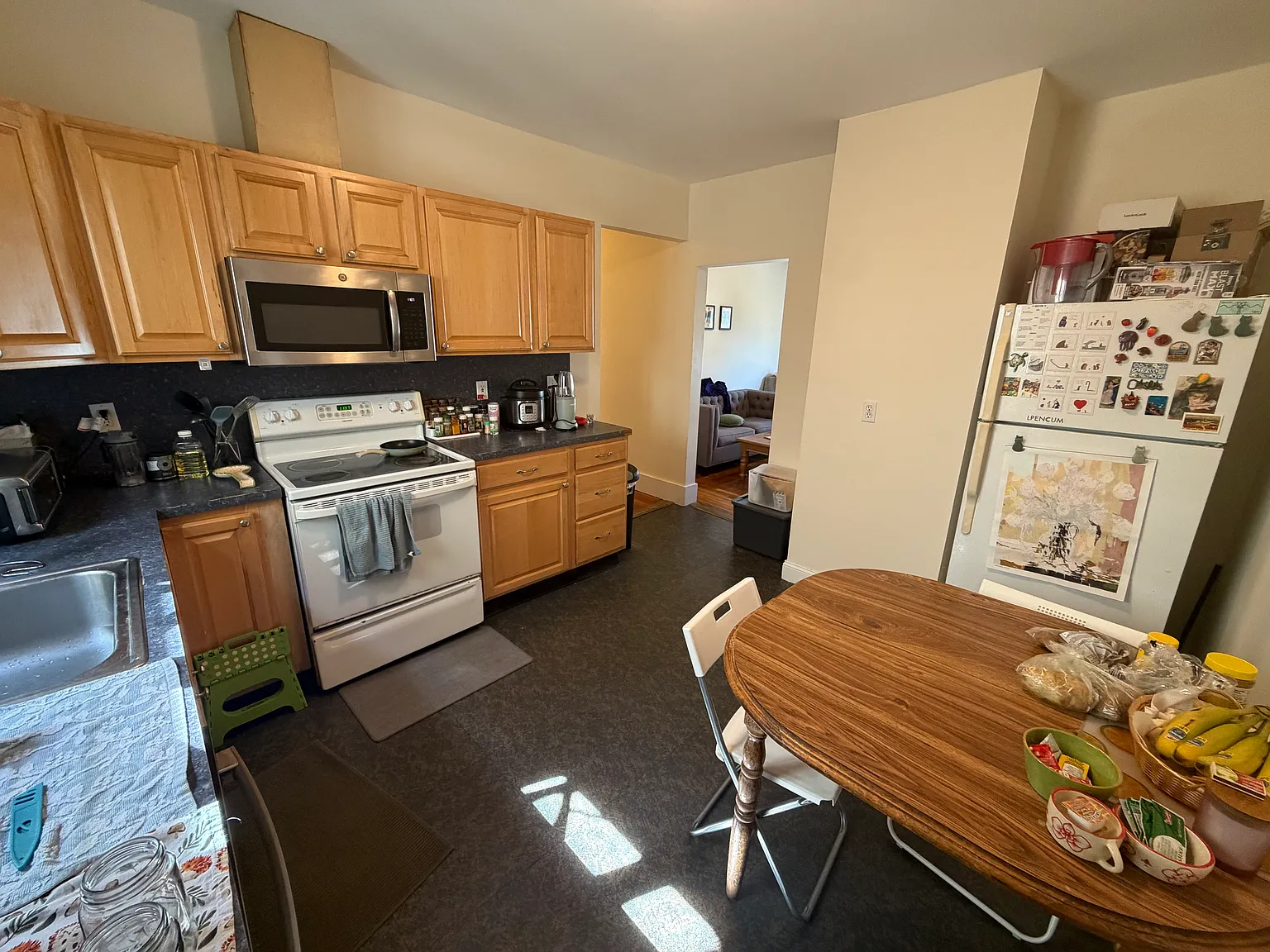 4 bed, 1200 sqft, $4,600 — Photo 2