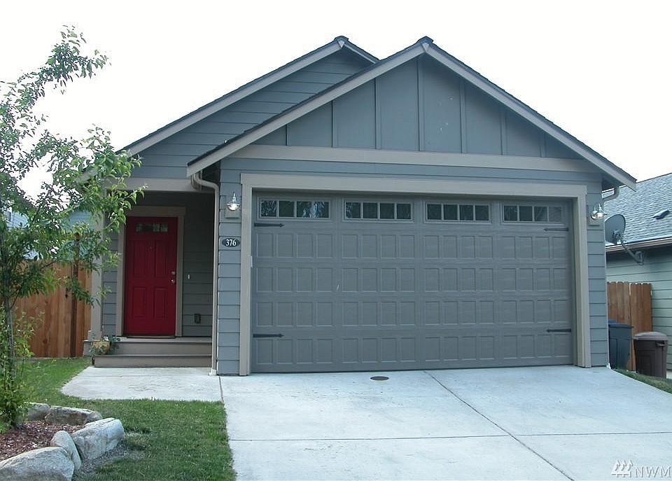 1st image of 376 NE Hazelberry Ct