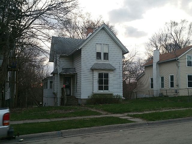1st image of 944 N Winnebago St