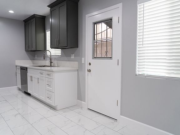5th image of 6909 Hazeltine Ave #2