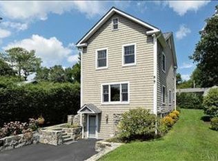 6 Bridge Ln, Yorktown Heights, NY 10501
