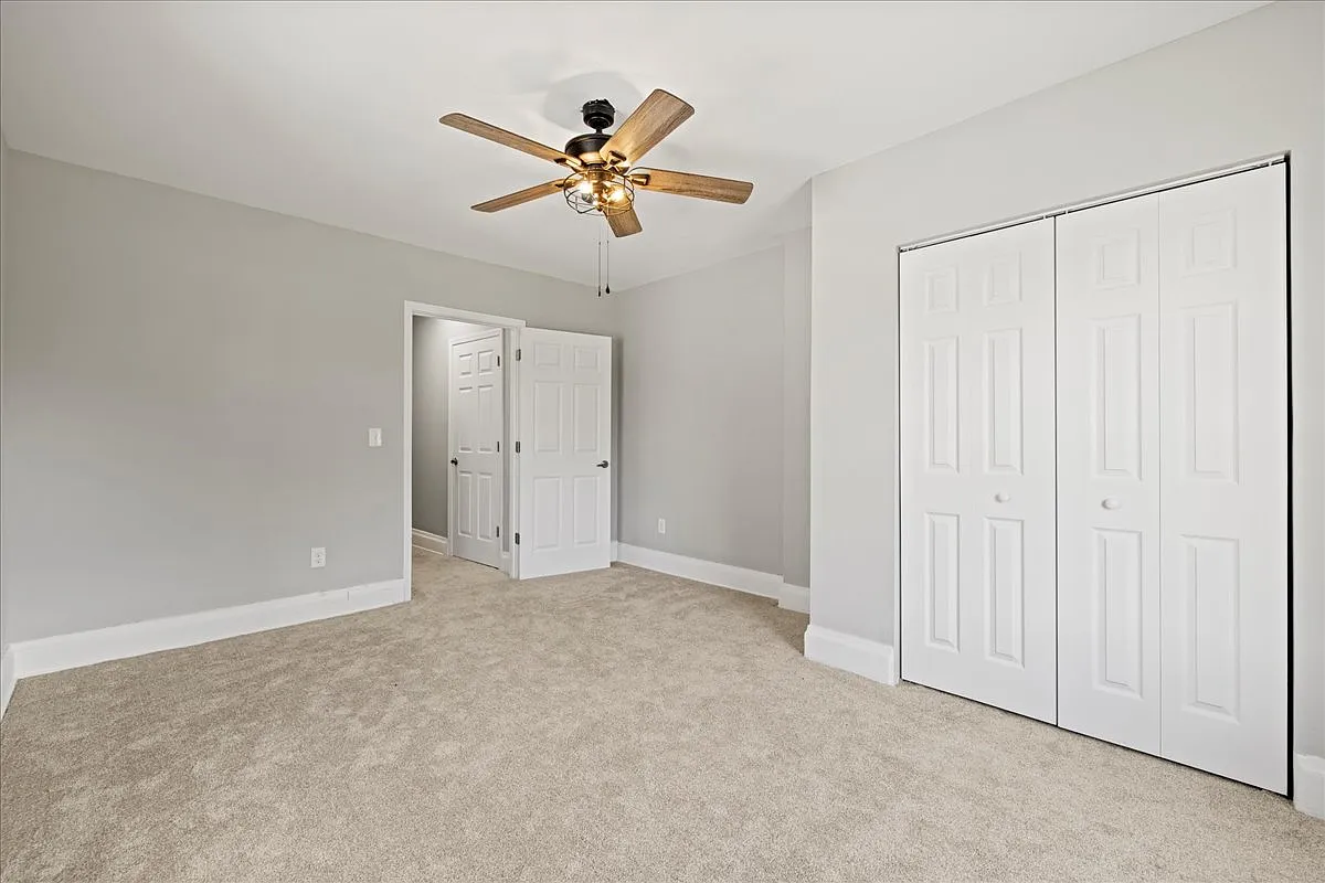 3 bed, 1.5 bath, 1350 sqft, $1,450 — Photo 2