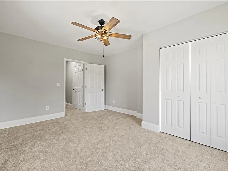 702 Berkeley Rd #702 — Photo 2