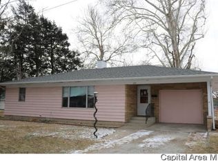 122 E Waverly St, Virden, IL 62690