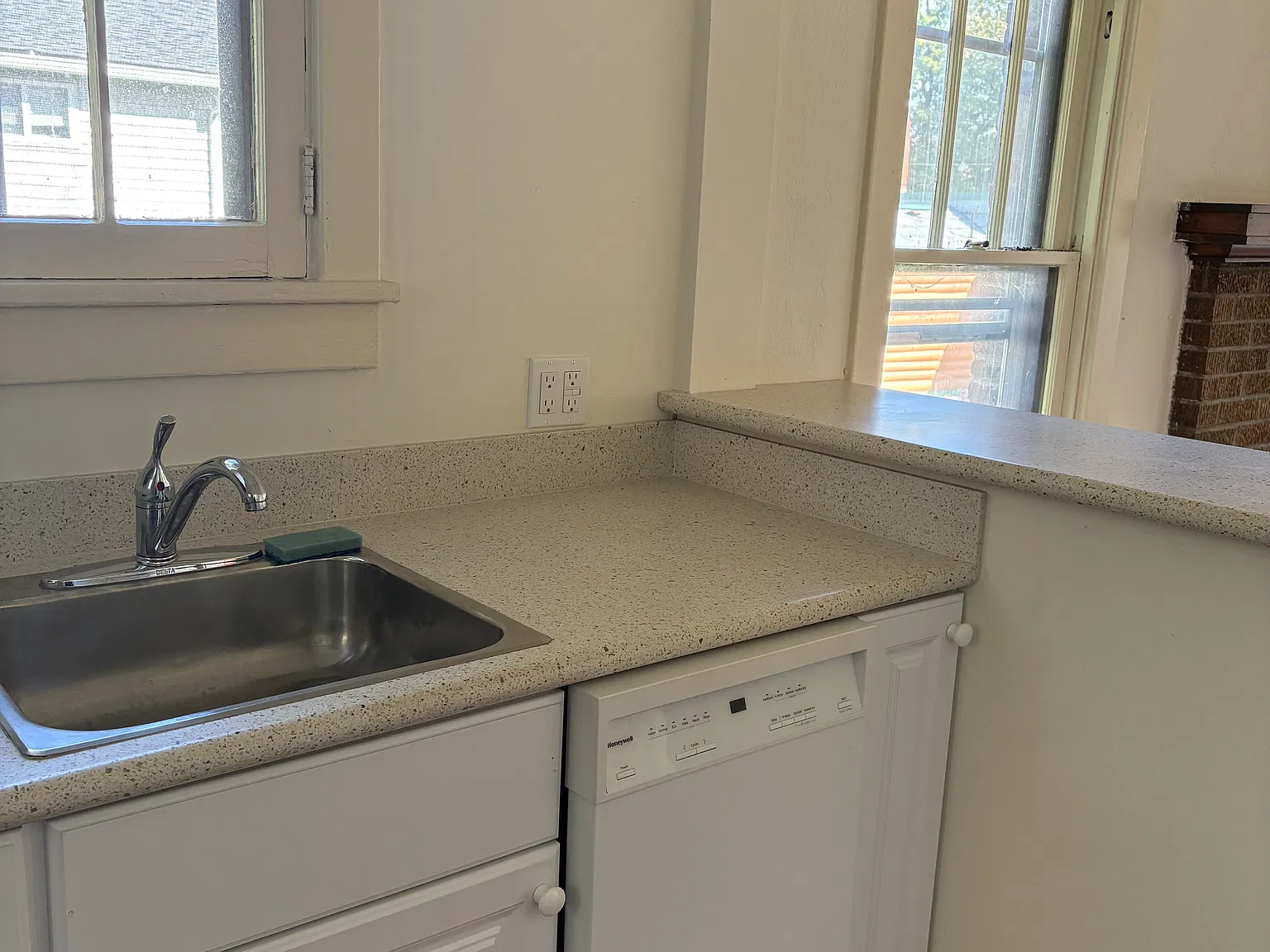 2 bed, 618 sqft, $1,400 — Photo 3