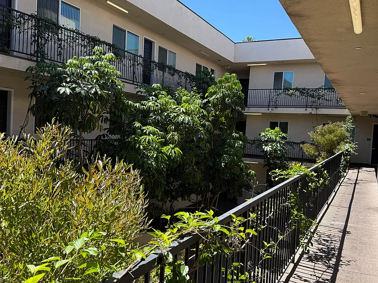 21514 Saticoy St #403 — Photo 3