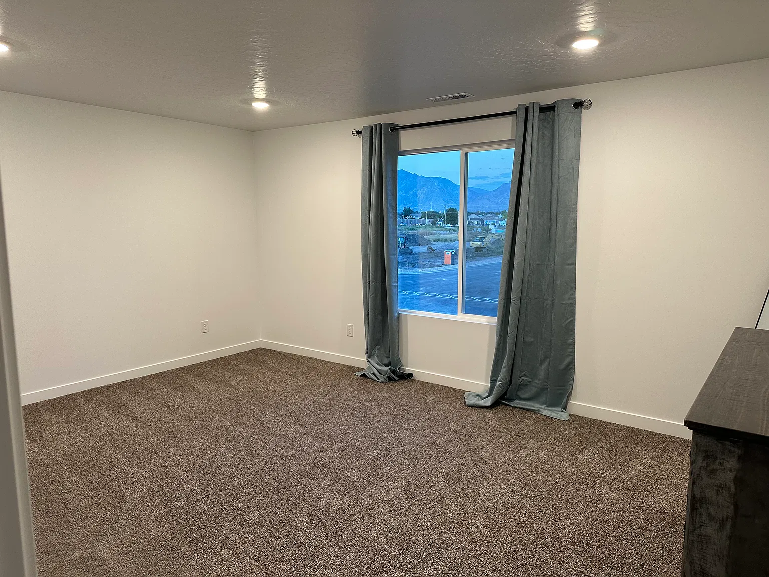 3 bed, 2.5 bath, 2900 sqft, $2,495 — Photo 3