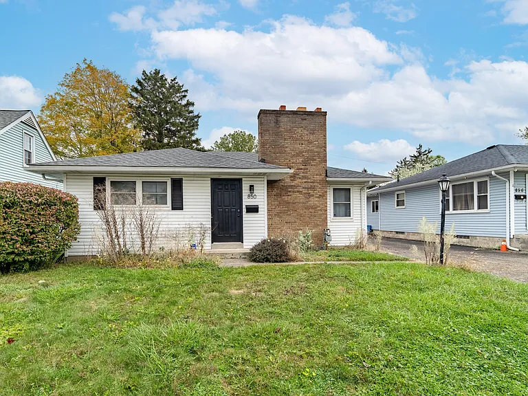 850 S Broadleigh Rd — Photo 9