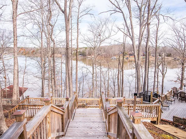 302 Bunny Rabbit Rd, Leasburg, NC 27291