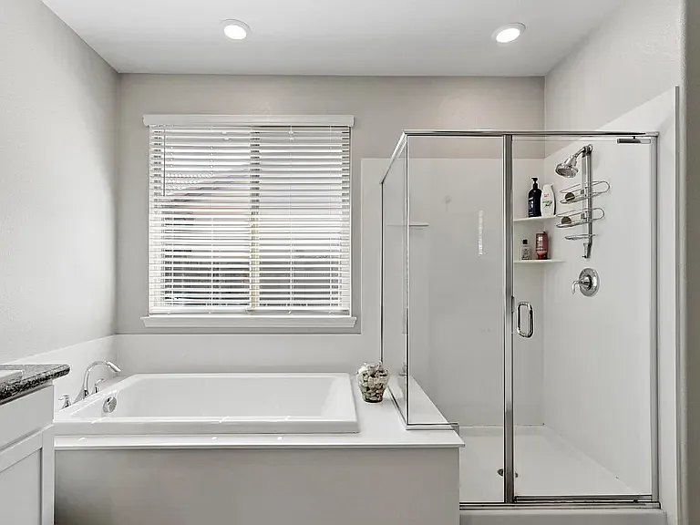 3652 Edington Dr — Photo 32