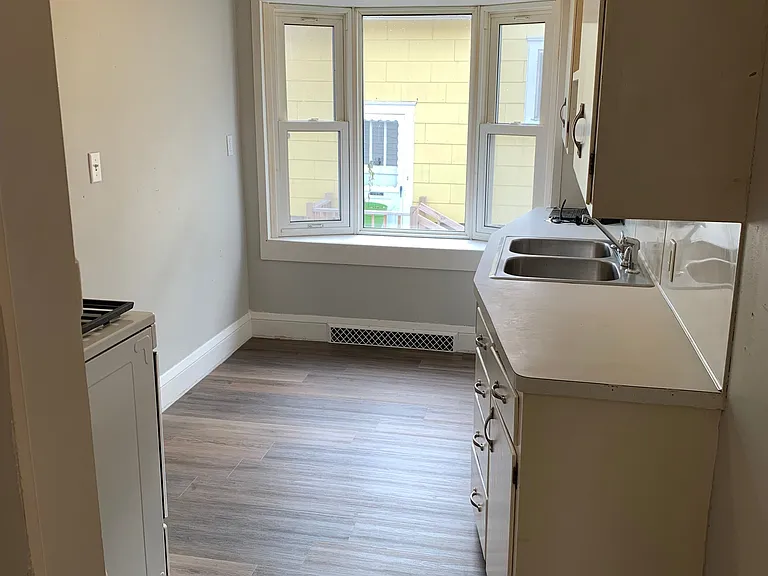 135 Riverside Ave — Photo 7